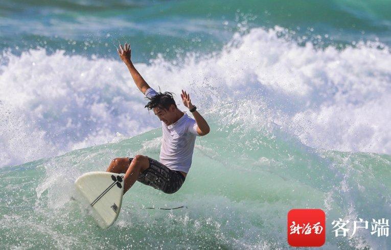 枫叶教育附属获授不超3亿新元的过渡定期贷款融资