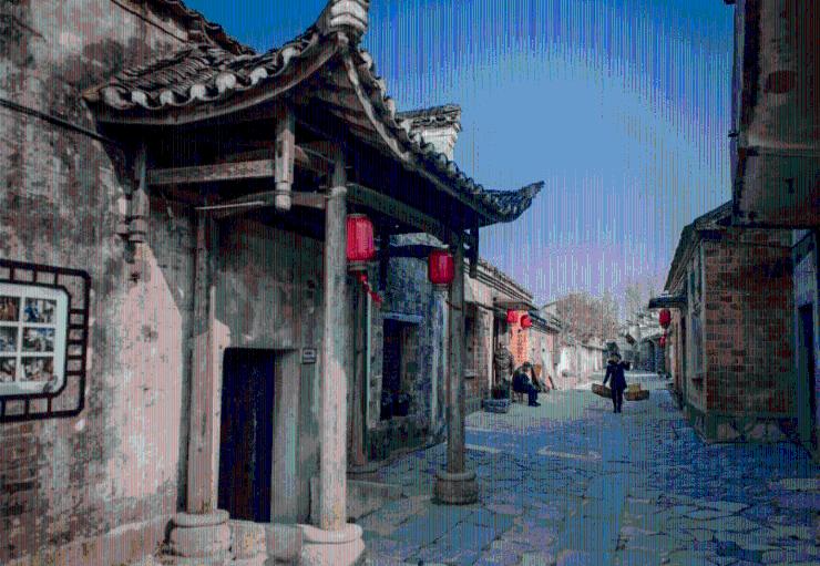 行走在崆峒山，融入薄雾与山峦之中，仿佛进入了梦境